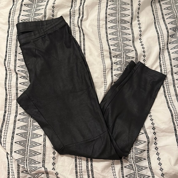 Faux leather leggings - Picture 2 of 10